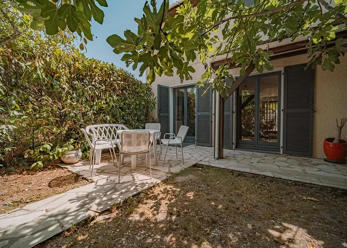 Belle Maison Et Jardin A 10 Pers